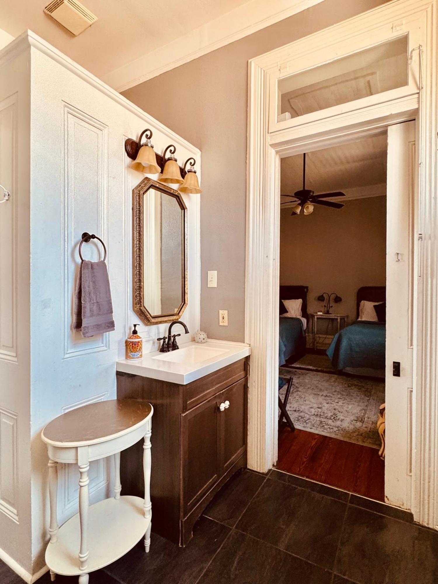 The Dragonfly Treme Guest House Ню Орлиънс Екстериор снимка